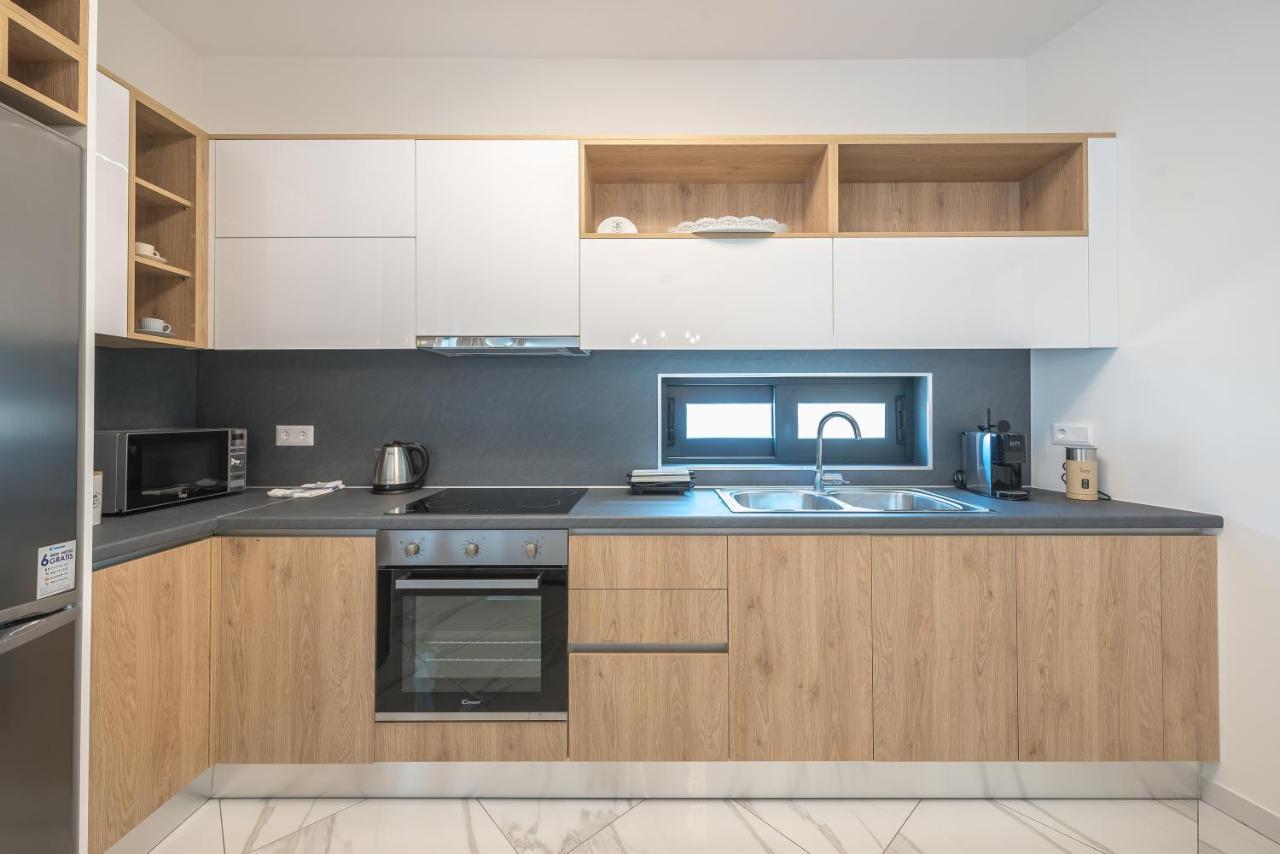 Newly Renovated Apt In The Heart Of Kerameikos Athens Exterior photo
